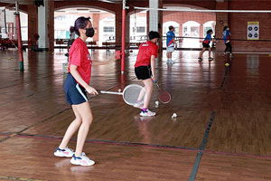 Badminton Varsity Resumes F2F Training