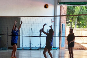 Volleyball Varsity Returns to Campus