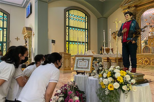 Pilgrim Relic of Bl. Carlo Acutis Comes to Woodrose